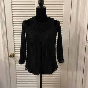 Black Shirt with shoulders out